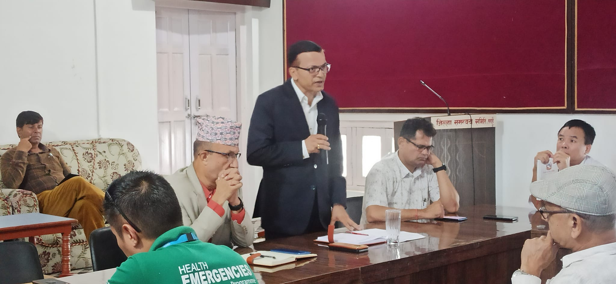 प्रमुख जिल्ला अधिकारीज्यूको संयोजकत्वमा डेंगुको रोकथाम तथा नियन्त्रणका लागि समन्वयात्मक वैठक (मिति २०८०/०६/०९ गते जिल्ला समन्वय समितिको सभाहल)